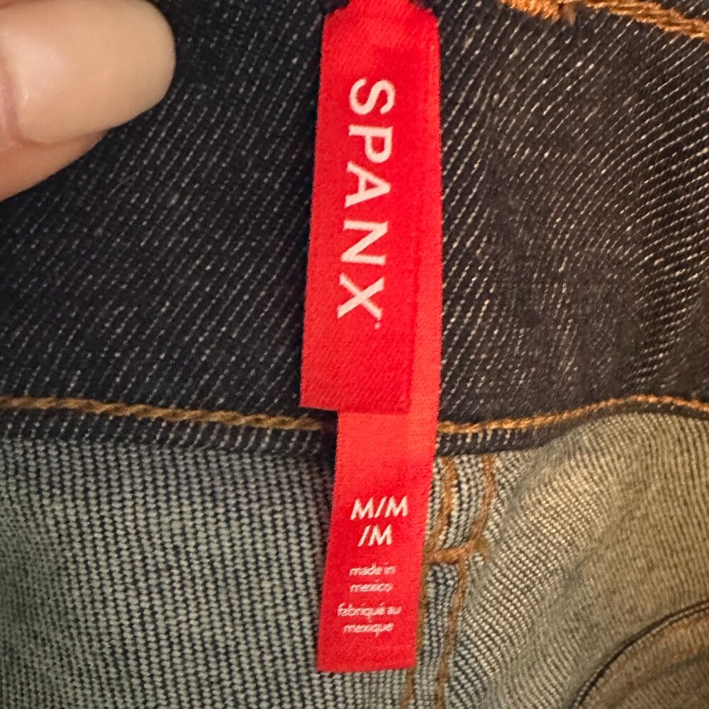 SPANX EveryWear Kick Flare Cropped Jeans Raw Indigo size Medium - Picture 3 of 6